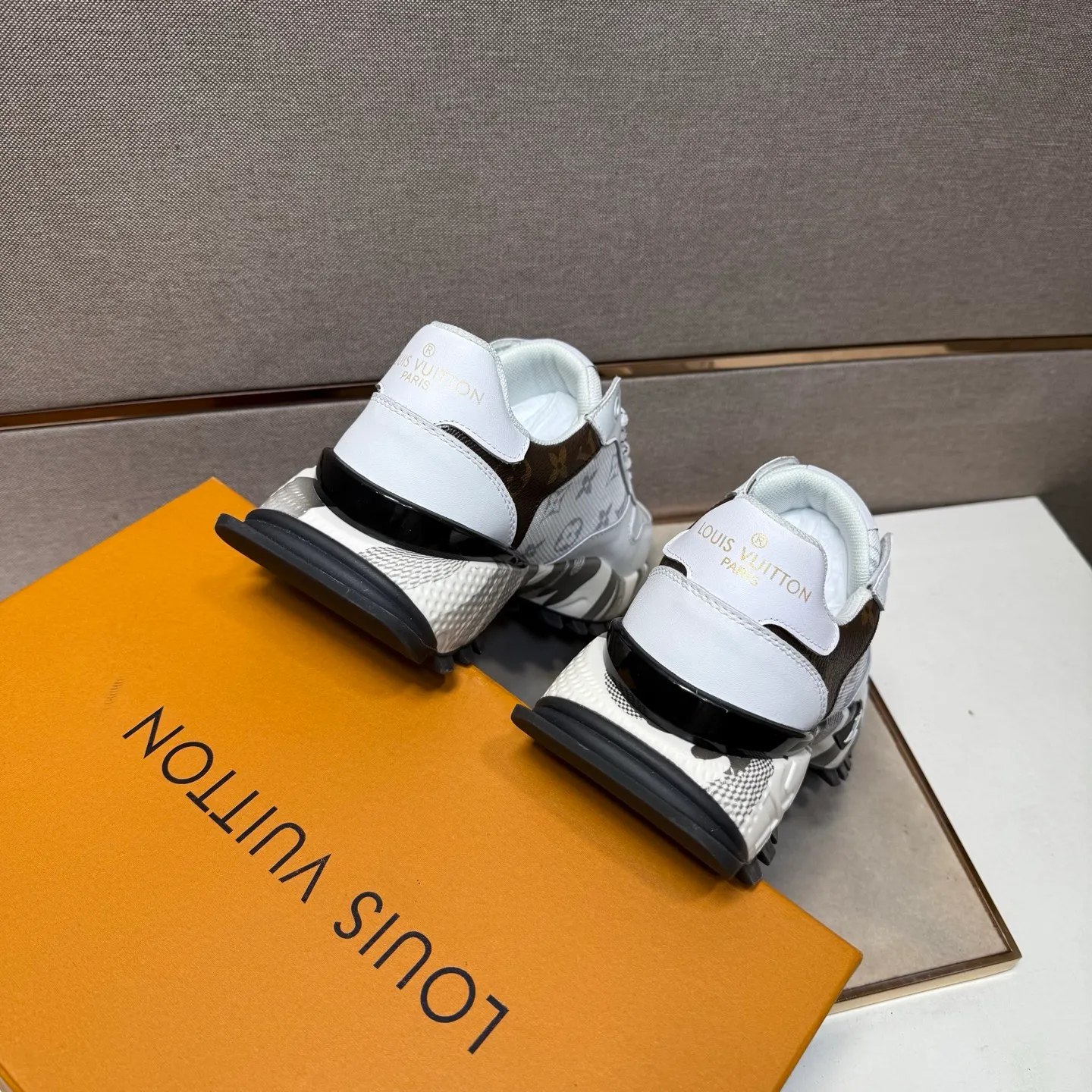 ⬛️Men's shoes 💰p442【LV～】Men's casual shoes 2025z cabinet sales simultaneously 🔶Size: 38-44#️⃣ 🔷2 colors🔜The upper is made of multi-material splicing➕Mesh lining, comfortable and breathable, sole: original comfortable and wear-resistant outsole, ⚠️real thing📱photographed🎬real thing is better📢📢📢